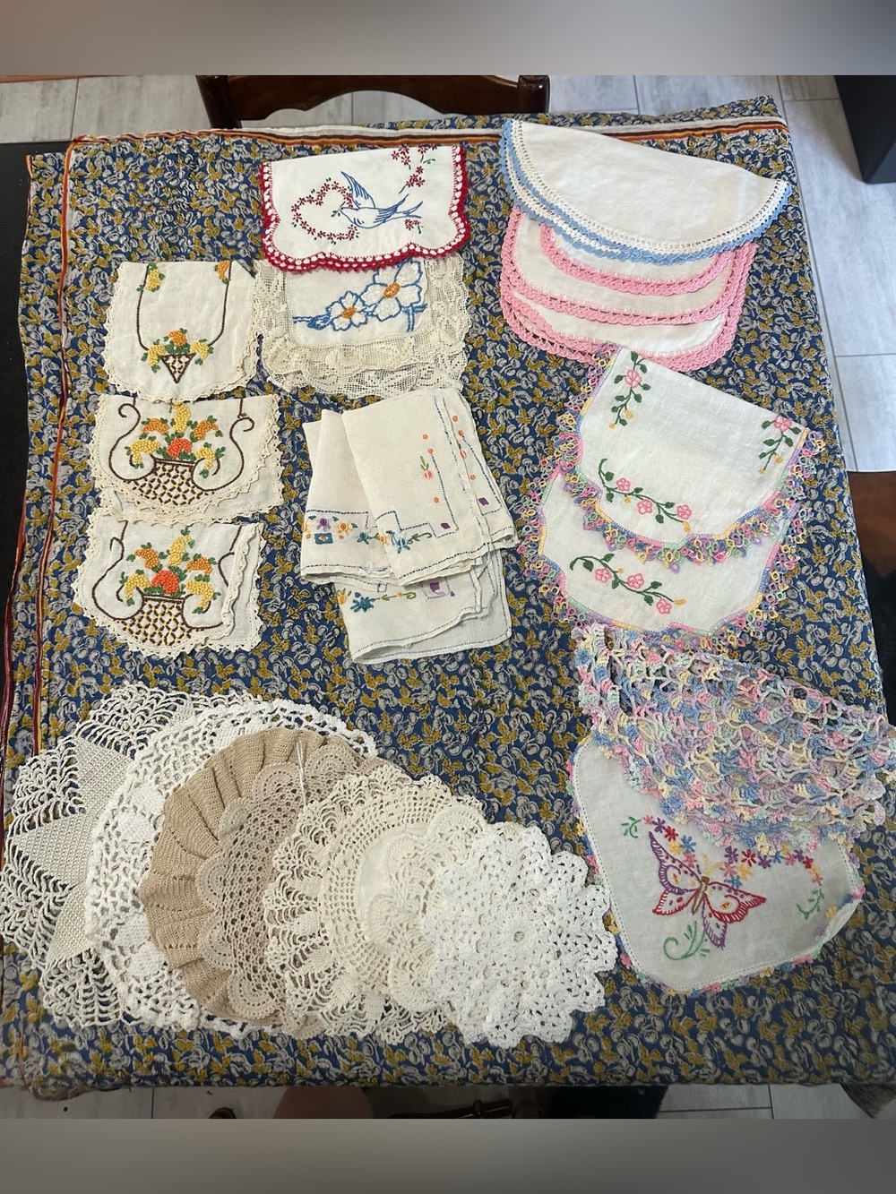 Vintage Linens Dollie’s, runners etc